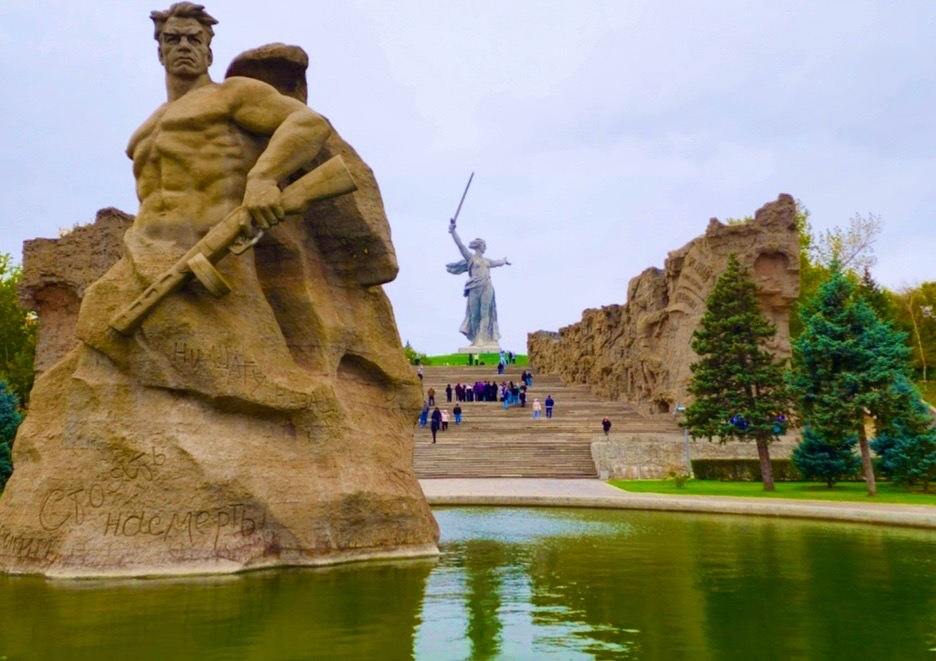 Волгоград (Мамаев курган, прогулка по Волге, панорама Сталинградская битва)